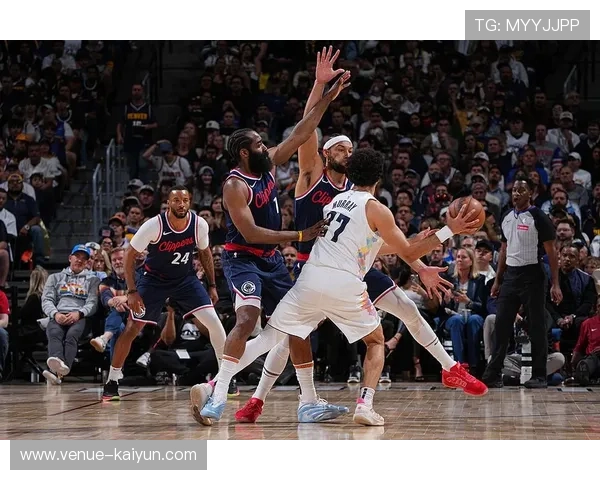 NBA快船迎关键战核心伤情成焦点全队备战升级冲击季后赛席位 NBA快船迎关键战核心伤情成焦点全队备战升级冲击季后赛席位