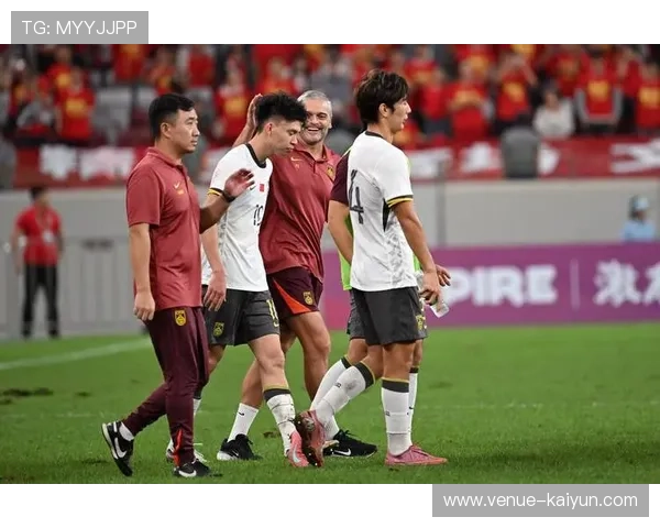 国足备战亚洲杯关键战役 主教练调整阵容力争突破